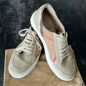 Burberry Salmond Check Low Top Sneaker (Women) size 7